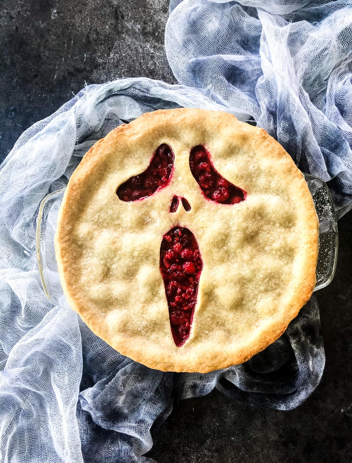halloween pie recipe made to look like scream face