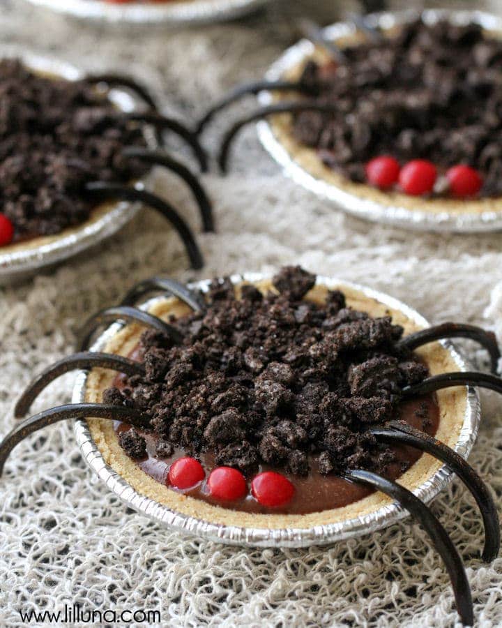 small chocolate puddings made to look like spiders