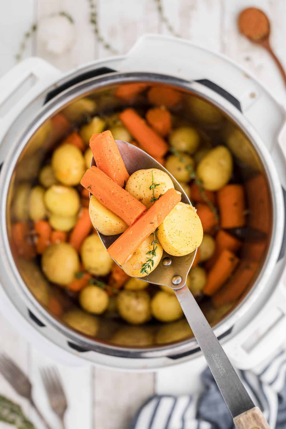 Instant pot potatoes discount and carrots cook time