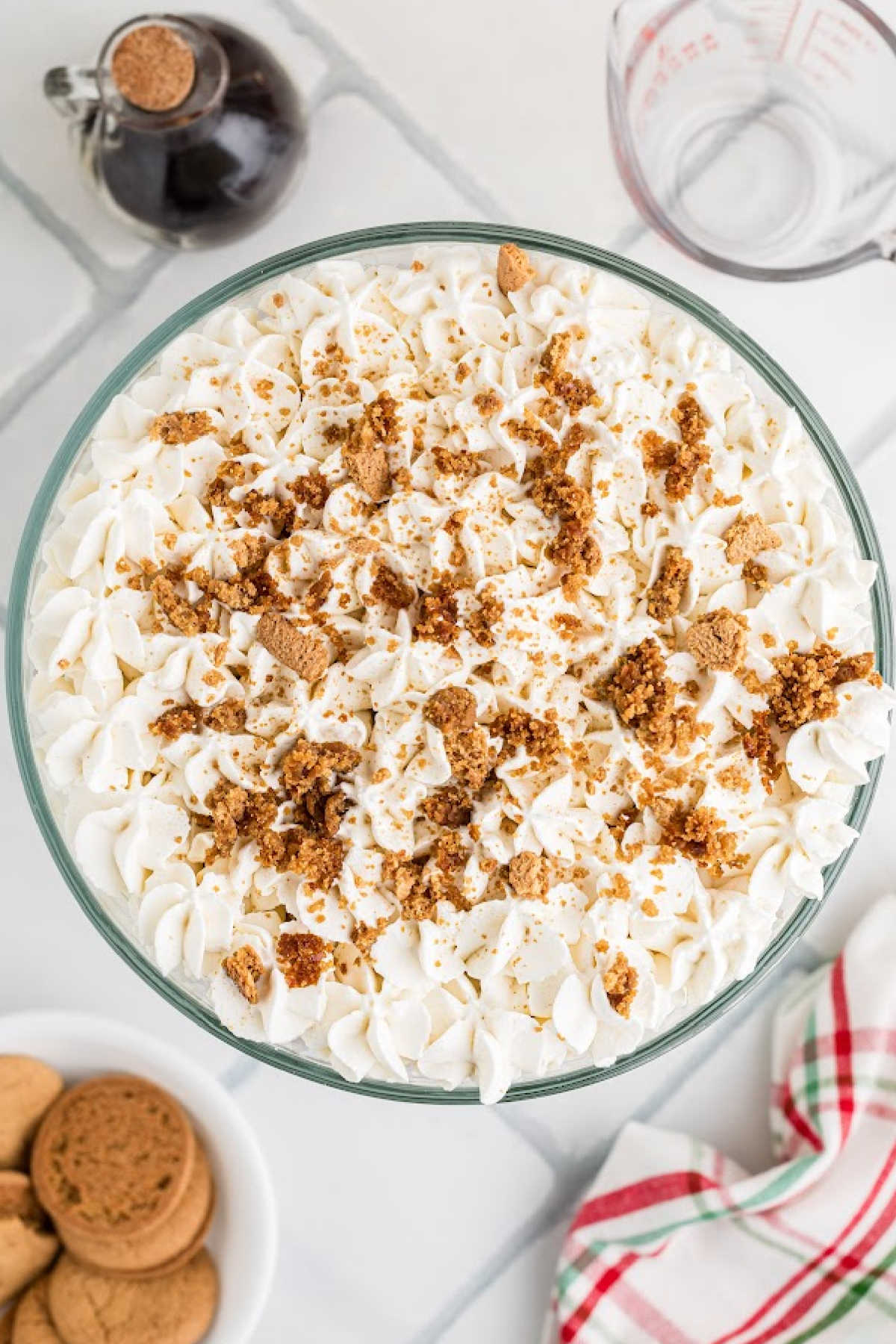 Crumbles of gingerbread