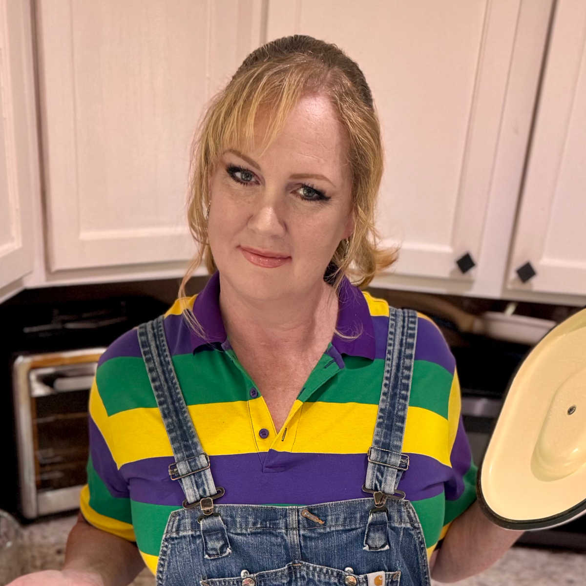 A picture of Melanie Cagle showing something in a cooking pot.